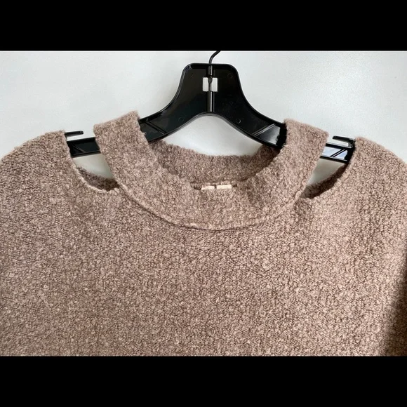 [NWoT] 🌟NEW Anthropologie Cutout Beary Sweater - Picture 6 of 16